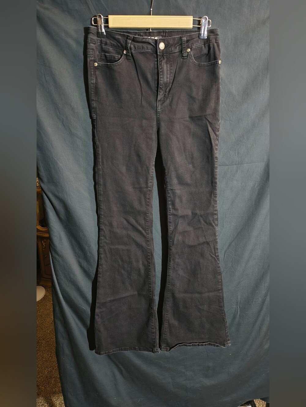 Flared Wide-Leg Jeans in Black - Comfort Stretch